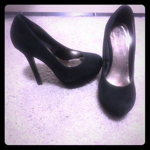 Cathy jean black suede pumps size 5.5